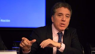 El Gobierno anunció que venderá menos dólares por día