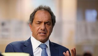 La Justicia allanó a Daniel Scioli mientras respaldaba a Cristina Kirchner