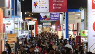 Feria del Libro: pasillos desbordados y explosión en las ventas