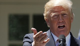 El exmédico de Trump reveló que el presidente lo obligó a decir que estaba en perfecto estado de salud
