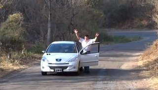 VÍDEO. En La Mendieta, ¿las autos suben solos en un camino en pendiente?