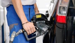 Las petroleras acordaron con el Gobierno congelar el precio de los combustibles