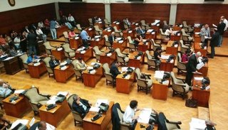 Se tratará el proyecto de seguro de salud para extranjeros en la legislatura provincial