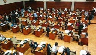 Suspendieron la sesión donde se iba a tratar el proyecto de seguro de salud para extranjeros