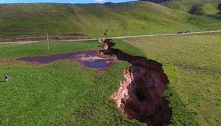 Igual que en Africa: una grieta enorme apareció en Nueva Zelanda
