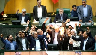 Irán no negociará con Estados Unidos y no confía en Europa