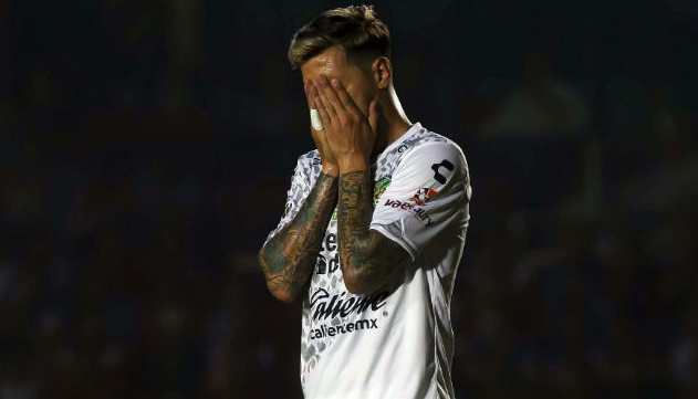 Jonathan Fabbro llegó esposado al país extraditado desde México- Jonathan Fabbro llegó esposado al país extraditado desde México