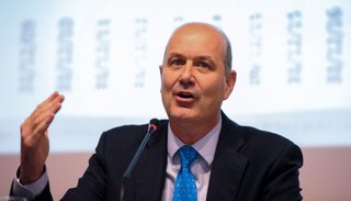 Sturzenegger, "El mercado está diciendo que no confía en nuestra política monetaria"