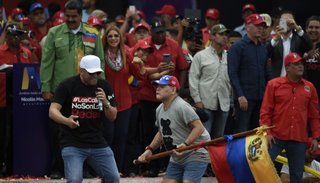 Maradona sorprendió y estuvo en el cierre de campaña de Maduro