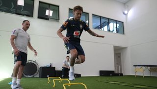 Con Neymar, Brasil inició su preparación para el Mundial