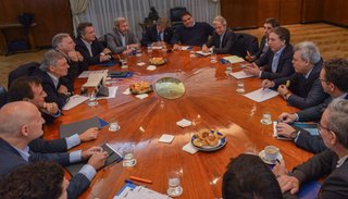 Dujovne encabezó la primer reunión del equipo económico nacional