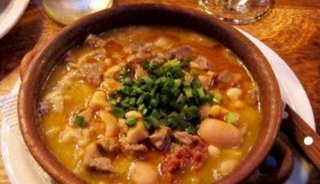 Un plato de locro y dos empanadas puede costar $264