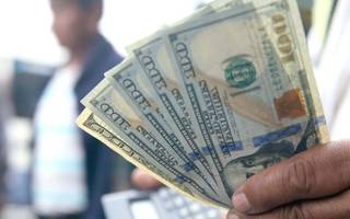 Cede el blue y leve alza de los dólares financieros