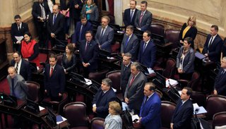 El Senado aprobó la ley que pone límite a los tarifazos y Macri la vetará
