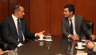 En la búsqueda de consensos en la oposición, Urtubey se reunió con Scioli y Stolbizer