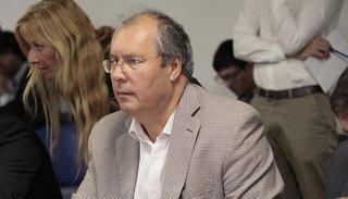 Balearon a un diputado de la UCR cerca del Congreso y mataron a su acompañante