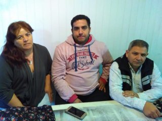 Cuestionan al hospital por la muerte de una mamá y su bebé