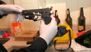 El arma hallada en casa de uno de los detenidos es la que se usó en el ataque