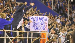 Angelici, molesto por los agravios durante el Himno