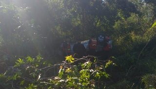 Perdió el control de su vehículo y volcó a un costado de la ruta