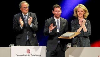 Messi recibió del gobierno catalán un premio por su "humildad"
