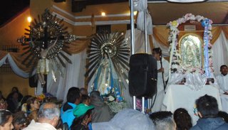 La "Mamita del cerro" vuelve a su santuario en Punta Corral