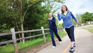 8 minutos de caminata por día impactan de manera positiva en la vida de las personas