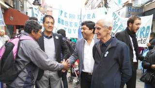 Caminata de candidatos por la peatonal Belgrano