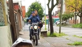 Motochorros reconocieron haber intentado robar a una mujer y quedaron libres