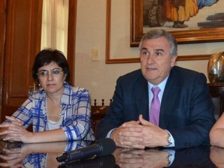 Video. Firma del decreto de titularización de docentes