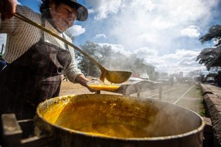 Se acerca del 25 de Mayo y los locreros preparan las ollas