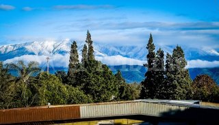 Con aguanieve y montañas blancas se vive la Semana de Mayo en Salta