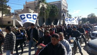 Multitudinaria marcha por el ingenio La Esperanza