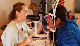 Médicos oftalmológicos denuncian privatización de servicios públicos de salud