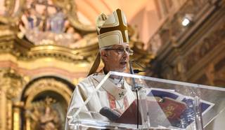 Crítico discurso del cardenal Mario Poli: llamó a los políticos a "un gran pacto de honor"