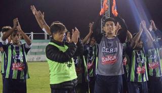 Buen debut de Camioneros que superó a Villa Primavera