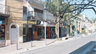 Continúan despidos y las ventas prosiguen en baja