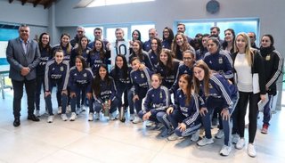 Macri saludó a la Selección femenina de fútbol