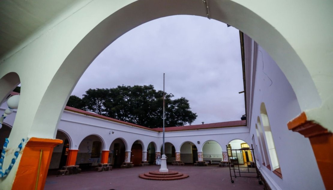 Patio de la escuela Roca, sin alumnos. Foto Javier Corbalán Patio de la escuela Roca, sin alumnos. Foto Javier Corbalán