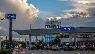 Las naftas de YPF aumentarán 1,5% desde esta medianoche