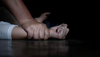 Una enfermera fue sedada, violada y dejada tirada en la calle desnuda