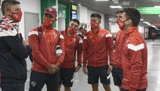 Independiente, aislado en un hotel, espera por los PCR