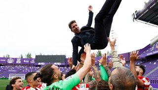 Simeone, a los besos sin barbijo, y un festejo desmedido y muy criticado