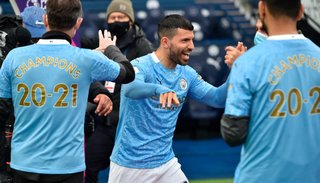 Agüero se despidió de la gente de Manchester City con un doblete