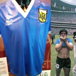 La camiseta de Maradona se vendió en casi nueve millones de dólares