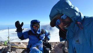 Salteños coronaron la cima del nevado de Famatina