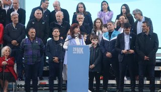 Cristina Kirchner: "Me odian, me persiguen y me proscriben"