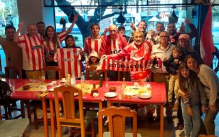 ¡Estudiantes campeón!: en Salta también festejan sus hinchas