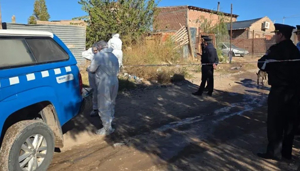 Dormía ebria junto a su marido, asesinado a tiros