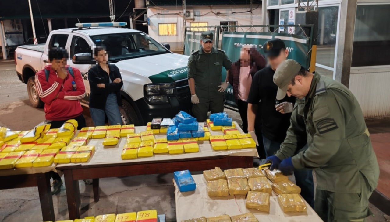 Pareja fue descubierta con más de 160 kilos de cocaína